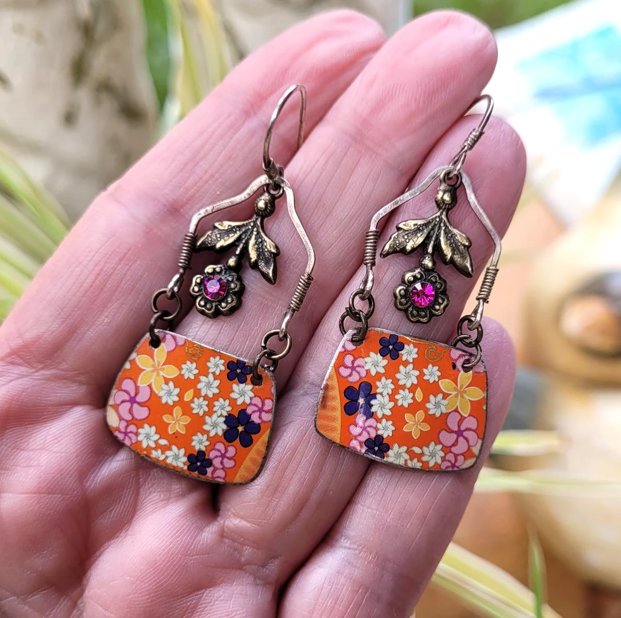 Boucles d’oreille vintages boho style rétro avec breloques métal récupération..